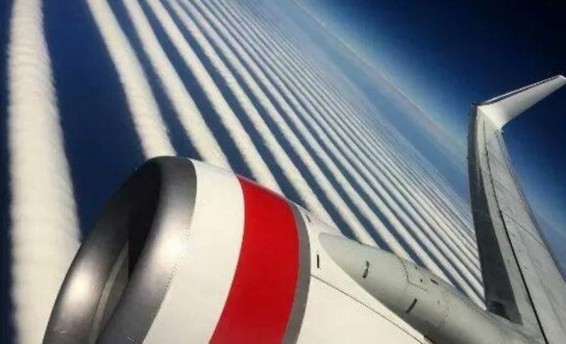 Օդանավի ուղևորը ֆիքսել է Ավստրալիայի երկնքում գոյացած «քանոնով գծած» ամպերը