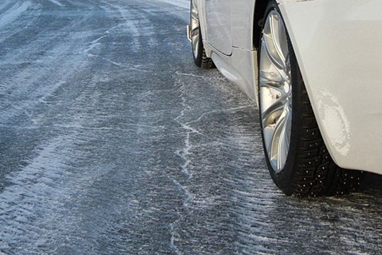 Վարդենյաց լեռնանցքում տեղ – տեղ մերկասառույց է