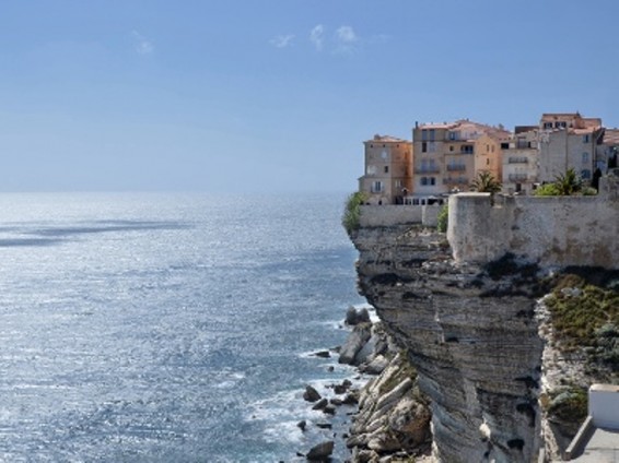 Ձյան ուժեղ տեղումները Կորսիկայում առանց էլեկտրականության են թողել ավելի քան 3 հազար տուն