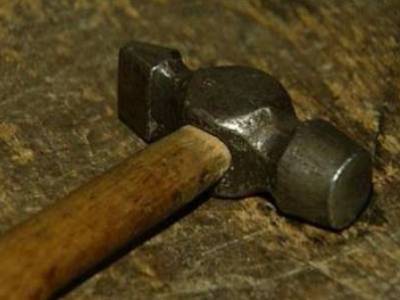 Բաքվում գողերը տուն թալանելիս մուրճով հարվածել են տարեց կնոջ գլխին