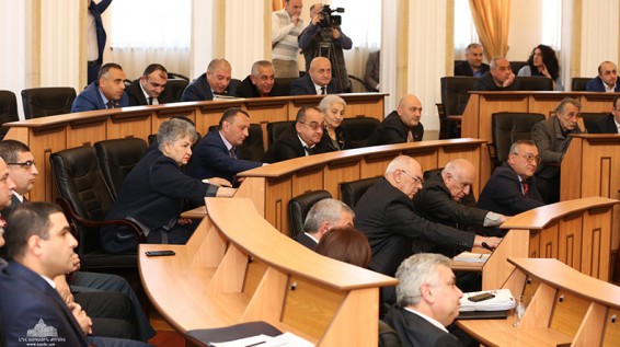Депутаты парламента НКР одобрили вынесение проекта Конституции на референдум