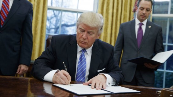 Трамп подпишет указ о строительстве стены на границе с Мексикой