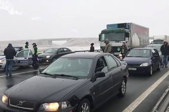 Սերբիայում մառախուղի պատճառով 25 ավտոմեքենա է բախվել փողոցում