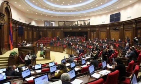 Մեր քաղաքական վերնախավի ամբողջ խնդիրն այն է, որ մտածող մարդիկ չեն ուզում մտնել կուսակցությունների ցուցակների մեջ