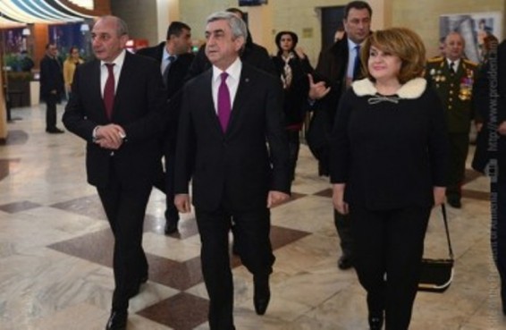 Սերժ Սարգսյանը և Բակո Սահակյանը ներկա են գտնվել «Կյանք ու կռիվ 2. 25 տարի անց» ֆիլմի անդրանիկ ցուցադրությանը