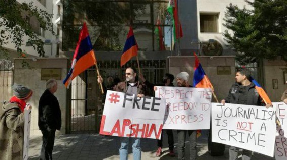 Акции с требованием освобождения блогера Лапшина: власти Израиля не должны доверять диктаторскому Азербайджану