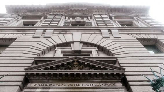 Апелляционный суд в США сохранил приостановку запрета, введенного президентом Трампом