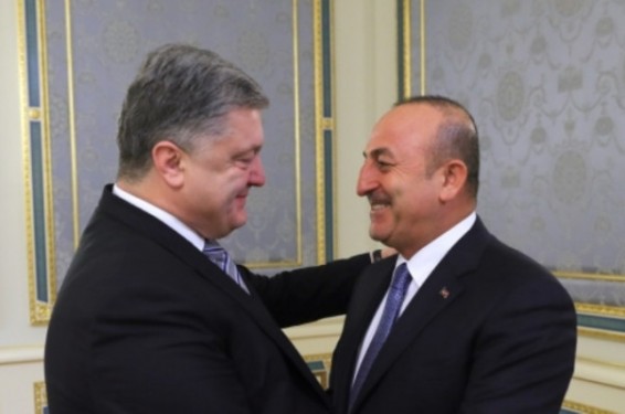 Պորոշենկոն Կիևում ընդունել է Թուրքիայի արտգործնախարարին