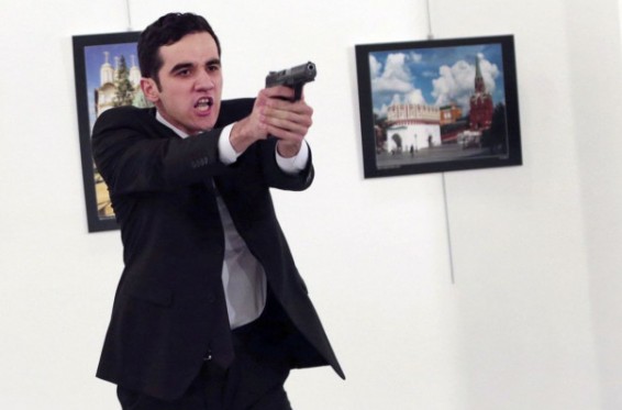 World Press Photo-ի հեղինակավոր մրցանակին է արժանացել Անկարայում ՌԴ դեսպանի սպանությունը լուսանկարած թուրք ֆոտոլրագրողը