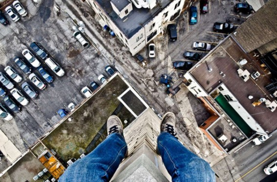 Երևանում 55-ամյա քաղաքացին սպառնացել է ցած նետվել շենքի 5-րդ հարկից