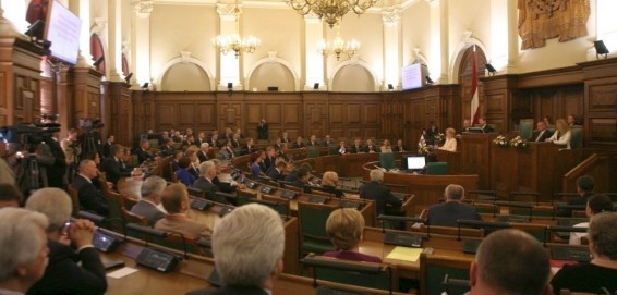 В Сейм вернется табличка с двумя первыми статьями Сатверсме