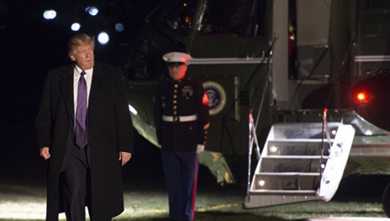 Американские СМИ узнали, кто носит ядерный чемоданчик Трампа