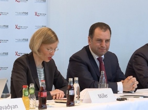 Պաշտպանության նախարարը հանդիպել է Մյունխենի Երիտասարդ առաջնորդների ֆորումի մասնակիցների հետ