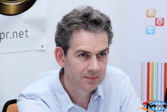 Յուրաքանչյուր հայ եւ ադրբեջանցի շնչում, ապրում է ղարաբաղյան հակամարտությամբ. Թոմաս դե Վաալ