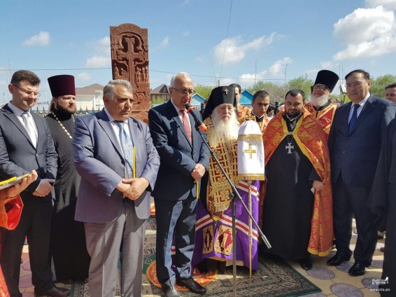 Խաչքարի օրհնության արարողություն Ղազախստանի Ատիրաու քաղաքում