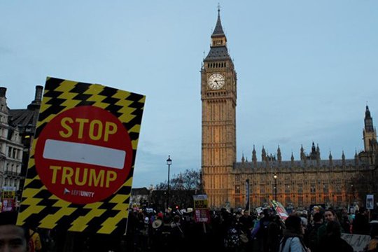 Բրիտանիայում հազարավոր մարդիկ բողոքել են Թրամփի այցելության դեմ