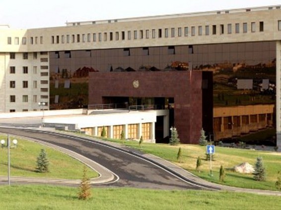 Մեքենայով ՊՆ տարածք ներխուժած տղամարդը նախարարության հետ ոչ մի կապ չունի. պաշտպան
