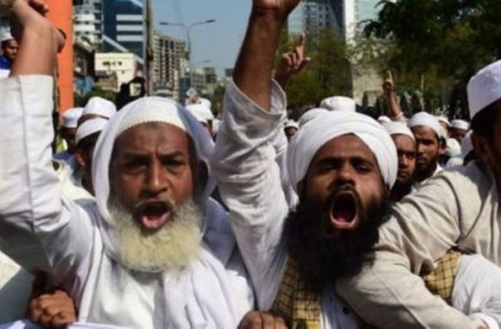 Բանգլադեշի բնակիչները պահանջել են գերագույն դատարանի շենքի առջեւից հեռացնել Ֆեմիդայի արձանը