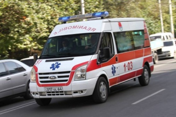 Փրկարարները վատառողջ բնակիչներին մոտեցրել են շտապօգնության ավտոմեքենաներին