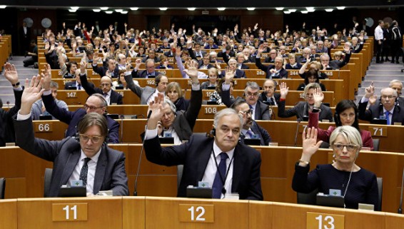 Европарламент лишил Марин Ле Пен парламентского иммунитета