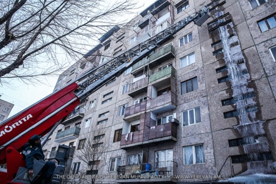 Շարունակվում են տանիքների ձնամաքրման և սառցալեզվակների հեռացման աշխատանքները