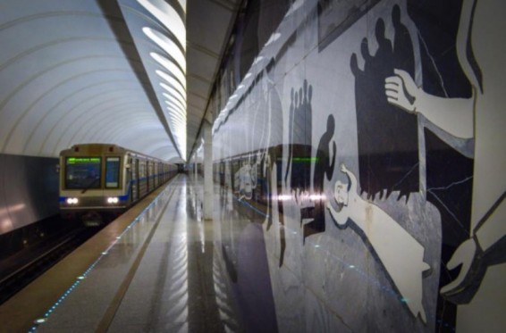 Մոսկովյան մետրոյում ժամանող գնացքի ռելսերին ընկած տղամարդը ողջ է մնացել