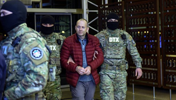 Блогеру Лапшину разрешили поговорить с родственниками