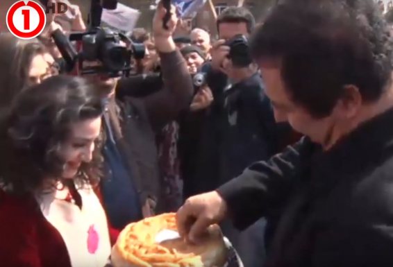 Արմավիրցիները դհոլ-զուռնայով դիմավորեցին Ծառուկյանին