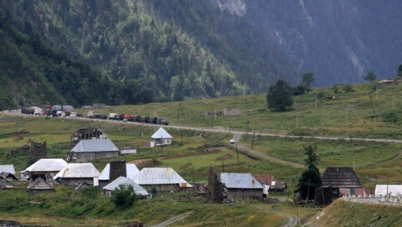 В Южной Осетии автобус с российскими военными упал в пропасть