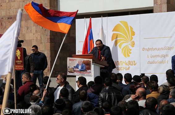 «Պարոն Ծառուկյան, մեռնեմ քեզ». Գագիկ Ծառուկյանը Թալինում է