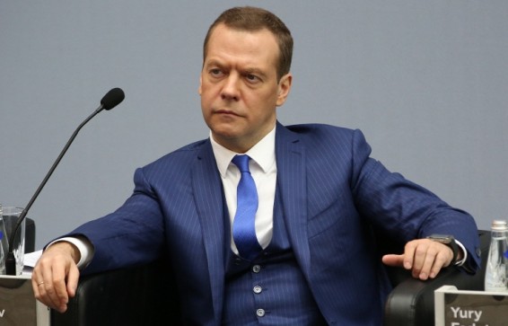 Медведев прибыл в Ереван, где пройдет встреча премьеров стран ЕАЭС