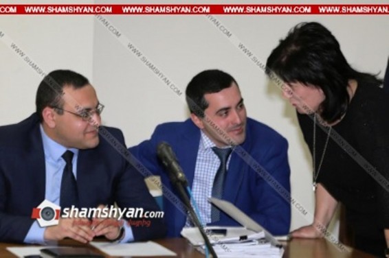 Աղմկահարույց սպանության գործով դատարանի դահլիճում ներկա գտնվողները ասում էին. «Դատավորը արջի օրն է ընկել, 7 երգ գիտի, 7-ն էլ մեղրի մասին»