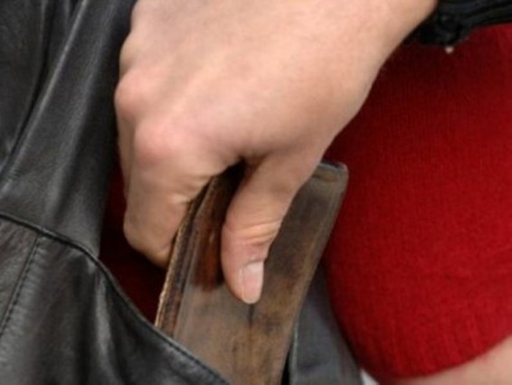 Սերգեյը Անահիտի բաճկոնի գրպանից 13 հազար դրամ էր գողացել