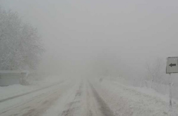 Բքի և տեսանելիության բացակայության պատճառով փակվել է Բերդ-Ճամբարակ ճանապարհը