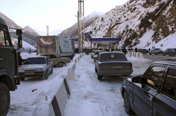 Լարսի ճանապարհին առկա է ձնահյուսի վտանգ. Ռուսաստանի կողմից կուտակվել է մոտ 95 բեռնատար ավտոմեքենա