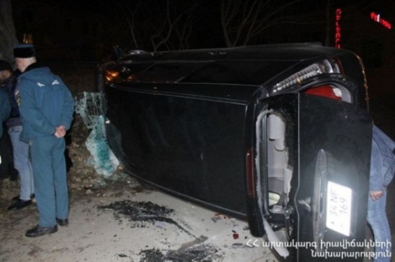 Եղվարդի խճուղում Mitsubishi Grandis–ը կողաշրջվել է, վարորդին տեղափոխել են հոսպիտալ