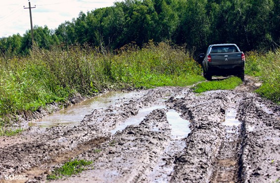 Մեքենաներն արգելափակվել են ցեխակույտի մեջ