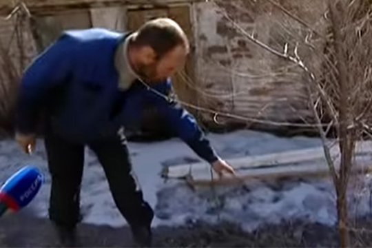 Video. Կրասնոյարսկում հարբած կինը ծննդաբերել է դրսում այցելուների աչքի առաջ