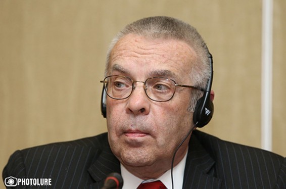 Արցախի շուրջ բանակցային սեղանին 3 մասից բաղկացած համընդհանուր ծրագիր կա. Ռիչարդ Հոգլանդ