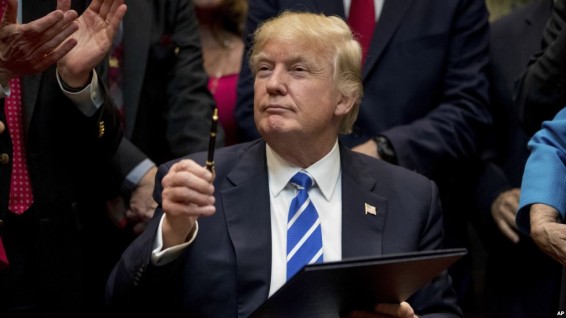 Трамп отменил экологические правила и нормы, введенные Обамой