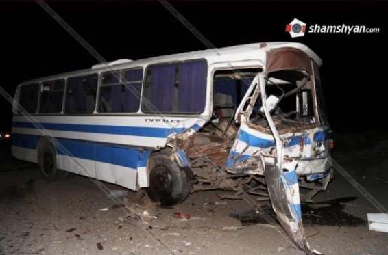 Խոշոր ավտովթար Վաղարշապատում. բախվել են մարդատար ավտոբուսն ու Infiniti QX-ը. shamshyan.com