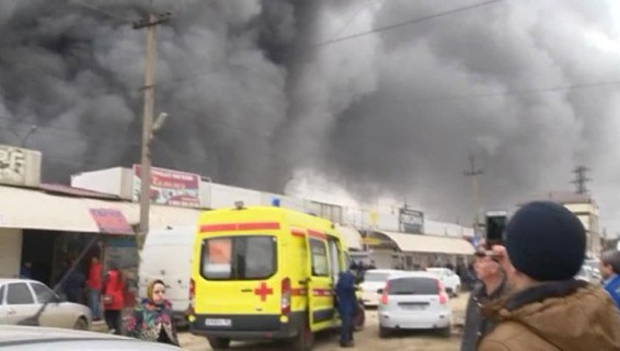В Махачкале загорелся рынок