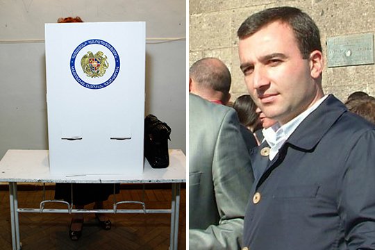 Կարբիի գյուղապետն ընտրողների հետ ընտրում է քվեախցում. 1in.am