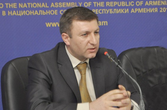 Հանրապետության 30 ընտրատեղամասում սարքավորման հետ կապված ահազանգեր են եղել. Արմեն Սմբատյան