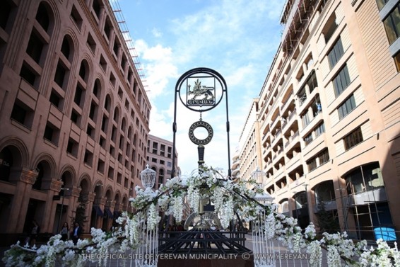 Photo. Ապրիլյոթյան Երևանի տոնական գույները