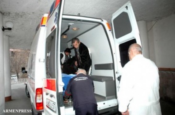 Երևանում շղթայական ավտովթարի հետևանքով վնասվել է նաև էլեկտրասյունը. 2 մարդ հոսպիտալացվել է