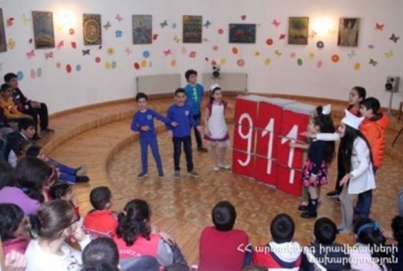 ՀՀ ԱԻՆ մշակույթի կենտրոնը ՝ «ՍՈՍ մանկական գյուղեր» հիմնադրամի սաների կողքին