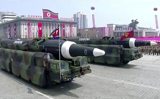 Северная Корея впервые показала баллистические ракеты подводных лодок