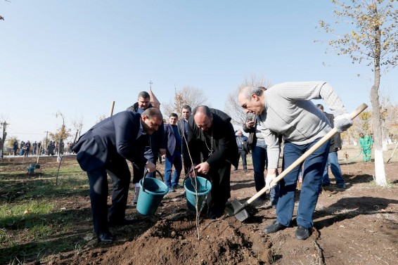 Video. Տարոն Մարգարյանը մասնակցել է շաբաթօրյակ-ծառատունկին