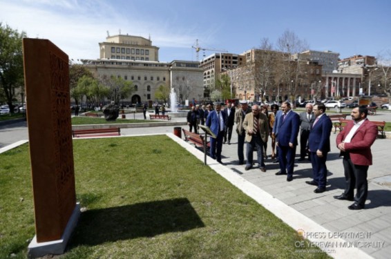 Հանրապետության հրապարակի հարակից այգին համալրվել է ևս 4 խաչքարերի կրկնօրինակներով. Երևանի քաղաքապետարան